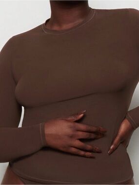 SKIMS Fits Everybody Long Sleeve Crewneck Top in Chocolate